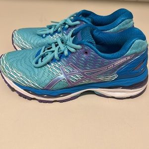 Pre-owned Asics Gel Nimbus 18 in size 6.5 medium. In very good condition.